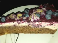 Fotografija recepta: lchf - orehov biskvit s skutino kremo in borovnicami