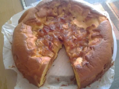 Jabolčno-skutina torta