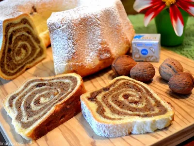 Orehova potica z rozinami