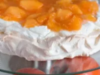 Fotografija recepta: Pavlova torta s kakijem