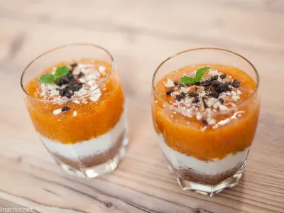 Veganska strjenka s kakijem   