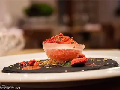 Jagodni sorbet in sončnični biskvit