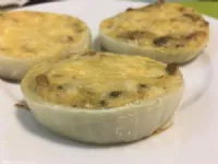 Fotografija recepta: Polnjeni čebulni obročki