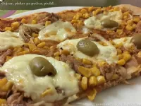 Fotografija recepta: Pica s tuno in čebulo