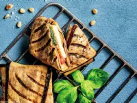 Fotografija recepta: Paketki z jajčevcem in mocarelo