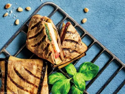 Paketki z jajčevcem in mocarelo