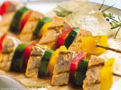 Zelenjavna nabodala z bio tofujem