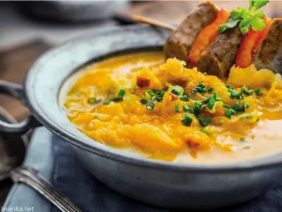 Juha s kislim zeljem in nürnberškimi pečenicami