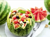 Fotografija recepta: Zelena solata z lubenico, feto in olivami