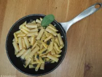 Fotografija recepta: Testenine z žajbljem in parmezanom