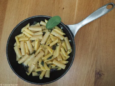 Testenine z žajbljem in parmezanom