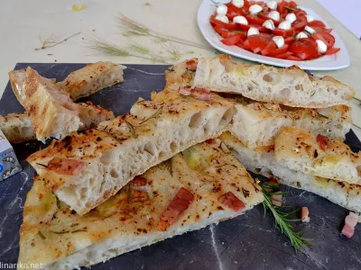 Fokača z rožmarinom, slanino in mocarelo