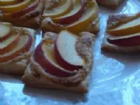 Fotografija recepta: Breskve v listnatem testu