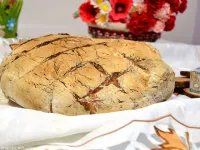 Fotografija recepta: Čebulni mešani pirin kruh s kislim testom