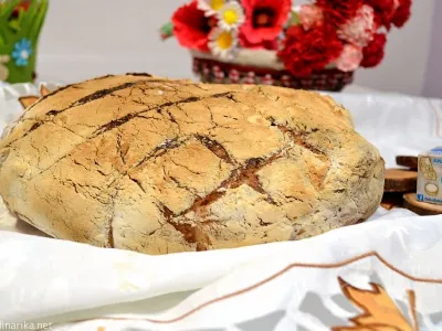 Čebulni mešani pirin kruh s kislim testom