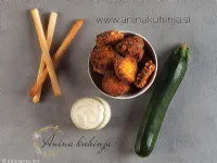 Fotografija recepta: Ocvrte cukini bučke s tatarsko omako