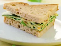 Fotografija recepta: Sendvič s pečenimi bučkami in sirom gavda