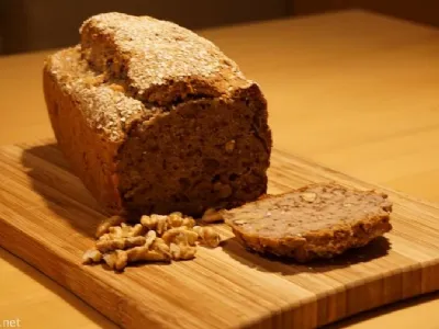 Ajdov kruh z orehi brez glutena