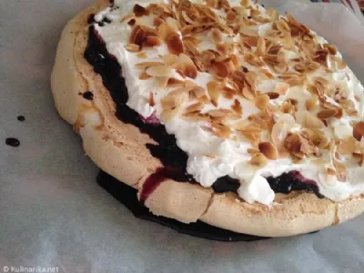 Torta Pavlova - borovničeva