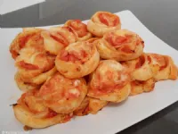 Fotografija recepta: Pica polžki iz listnatega testa