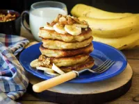 Fotografija recepta: Ovsene palačinke z banano in orehi