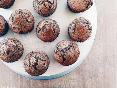 Čokoladni muffini z marmelado ali čokolado