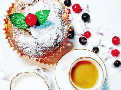 Mascarpone mafini z jagodičevjem