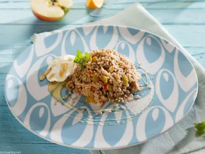 Kus kus z jabolkom in rozinami