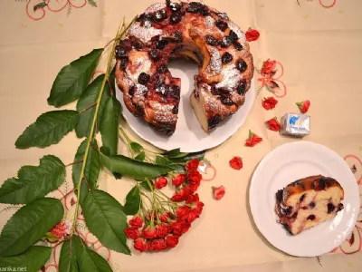 Spleten venec s češnjami