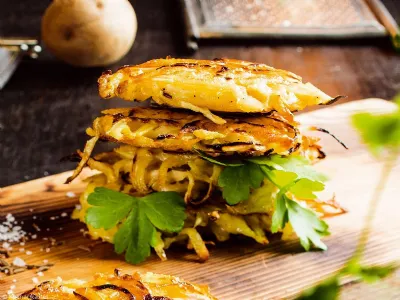 Krompirjevi polpeti s spomladanskimi zelišči