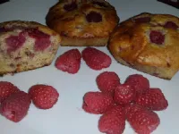 Fotografija recepta: Mafini z malinami in belo čokolado