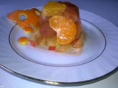 Sadje v penini iz želeja