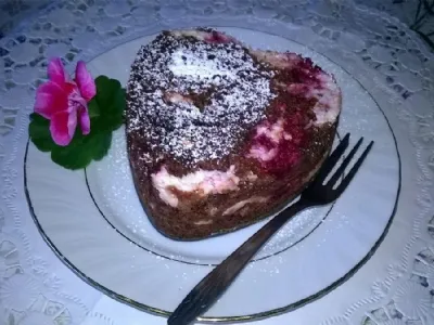 Pisano pecivo z malinami in svežim sirom