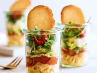 Fotografija recepta: Italijanska solata v plasteh 