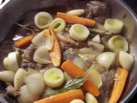 Fotografija recepta: Svinjski zrezki pečeni z zelenjavo