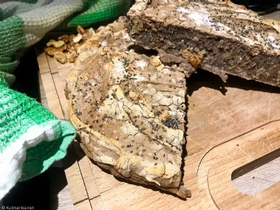 Ajdov kruh z orehi in chia semeni