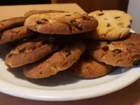 Fotografija recepta: Čokoladno beli "choco chipsi" piškot