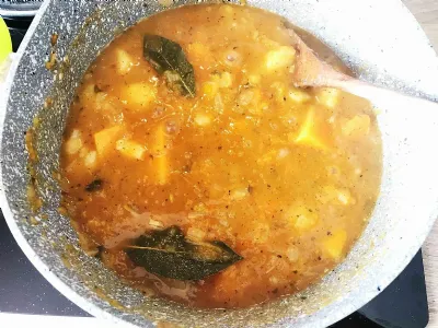 Krompirjev golaž z bučo hokaido