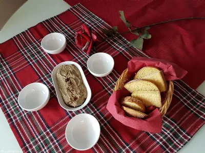 Piščančja pašteta z bučnim oljem 