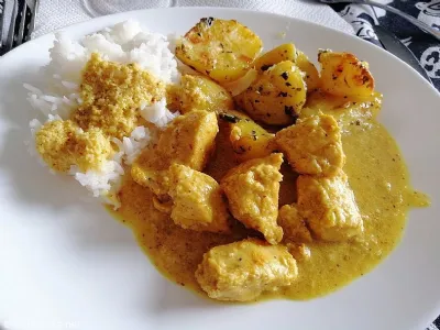 Piščanec s kokosom in mandlji