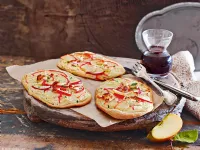 Fotografija recepta: Alzaška pica z BIO kozjim sirom in jabolki