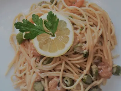 Testenine z rakci in šparglji