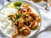 Fotografija recepta: Piščanec v sladko kisli omaki z zelenjavo