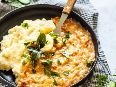 Kumarična omaka s pire krompirjem