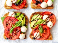 Fotografija recepta: Kruhki z avokadom in paradižnikom