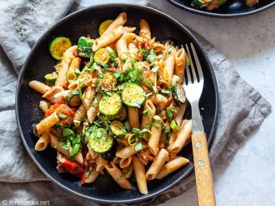 Brezglutenske riževe testenine s tuno in zelenjavo
