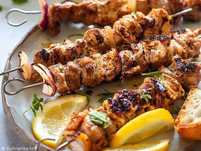 Grški souvlaki s tzatziki omako