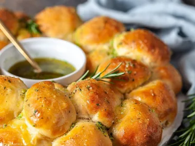 Kruhov venec z masleno česnovo polivko