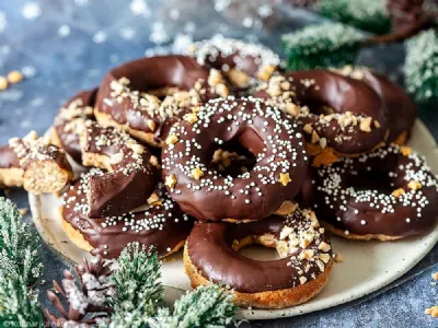 Krofki z banano in arašidovim maslom