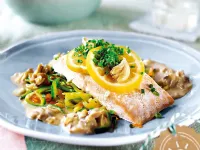 Fotografija recepta: Lososov file na zelenjavni posteljici
